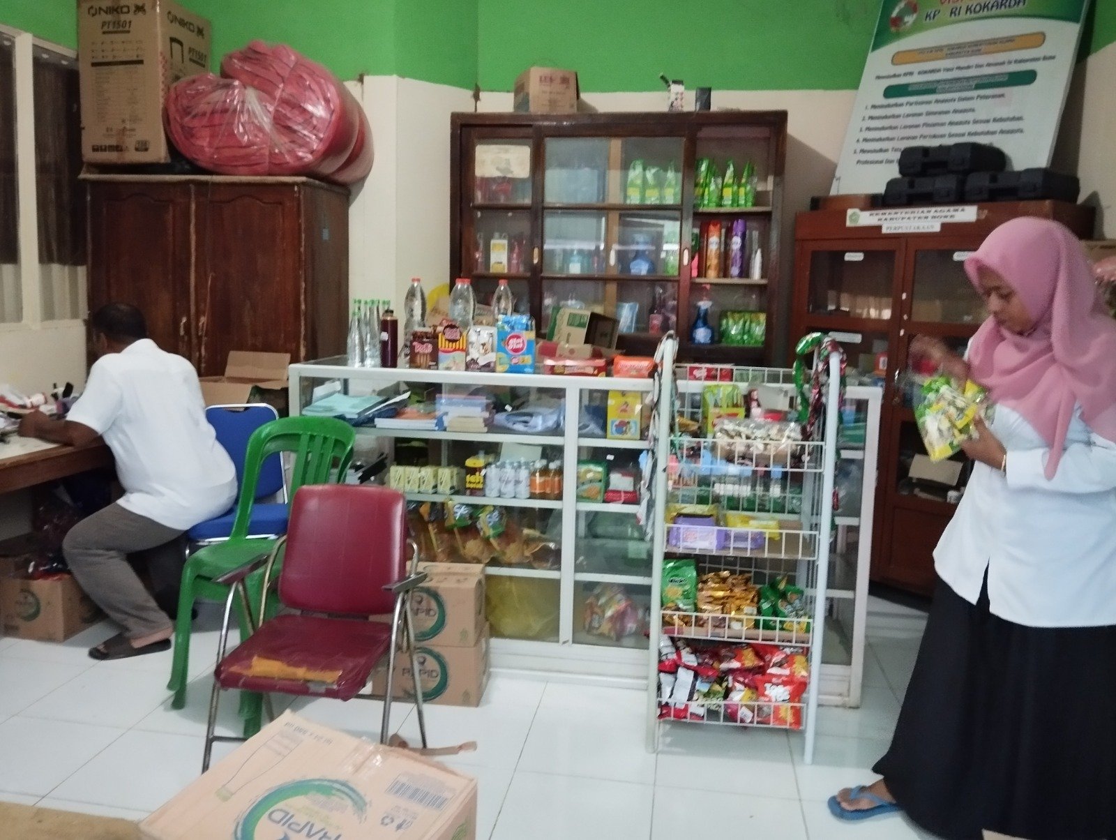 Area belanja toko KOKARDA